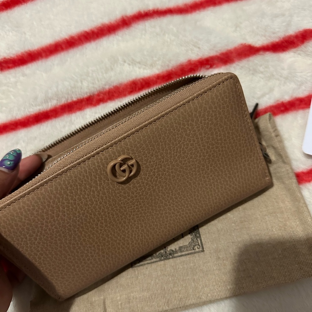 Gucci Beige Leather Wallet - Picture 8 of 13